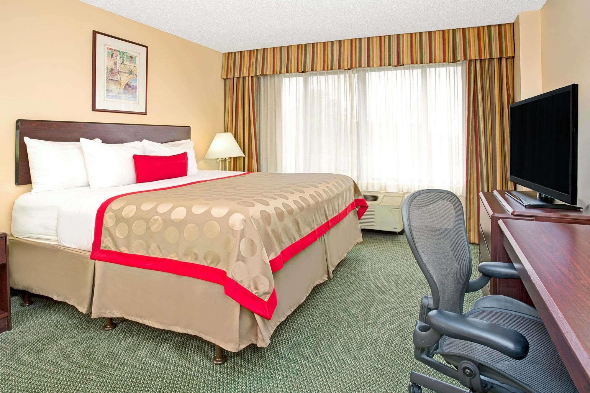 Ramada By Wyndham Englewood Hotel & Suites Сентениал Екстериор снимка