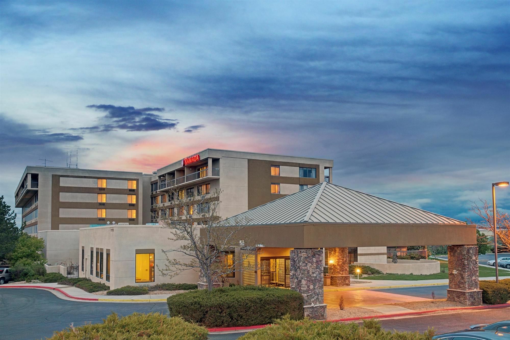Ramada By Wyndham Englewood Hotel & Suites Сентениал Екстериор снимка