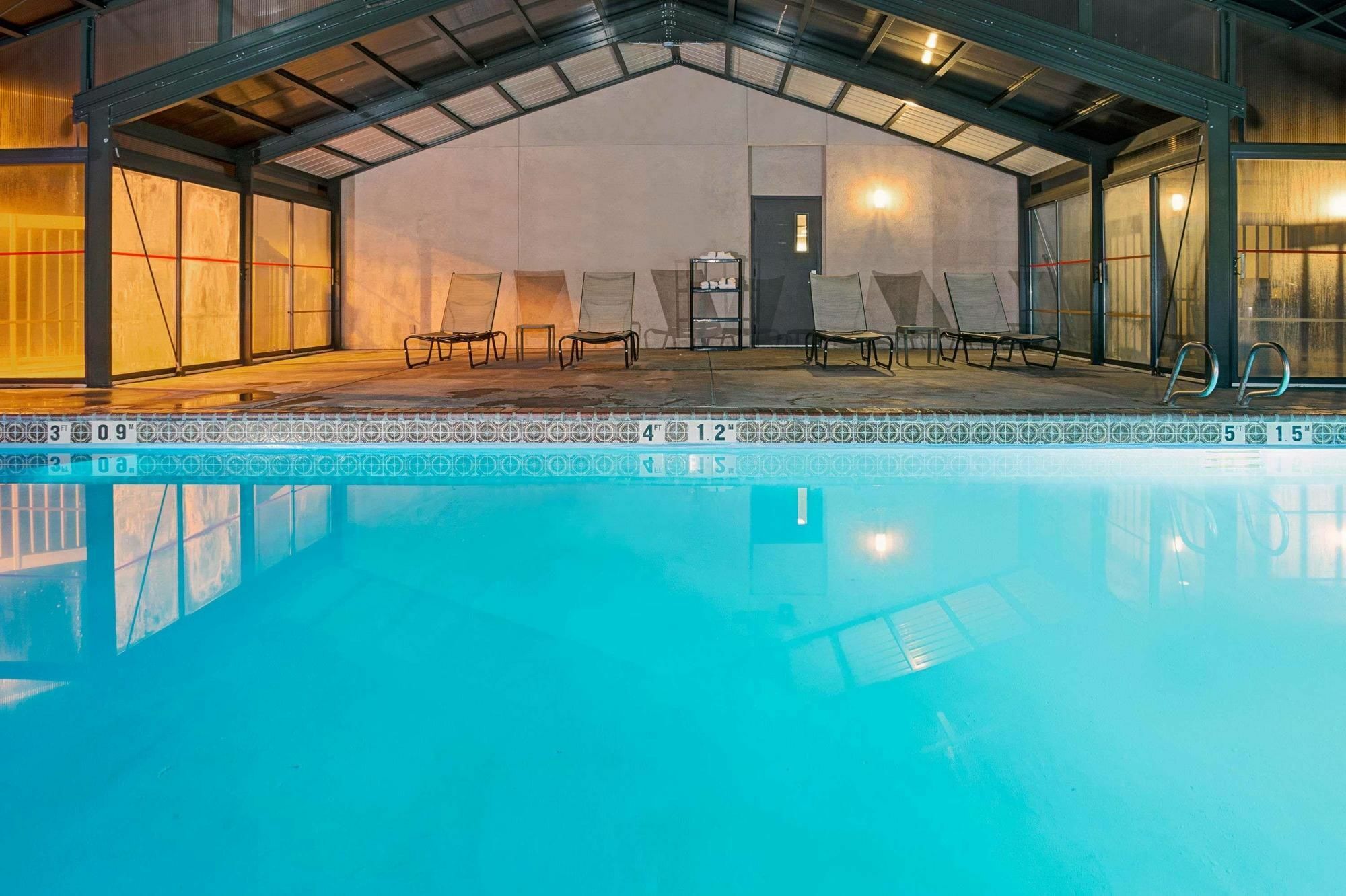 Ramada By Wyndham Englewood Hotel & Suites Сентениал Екстериор снимка